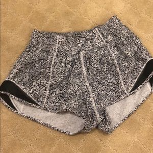 Lululemon Hotty Hot Short II